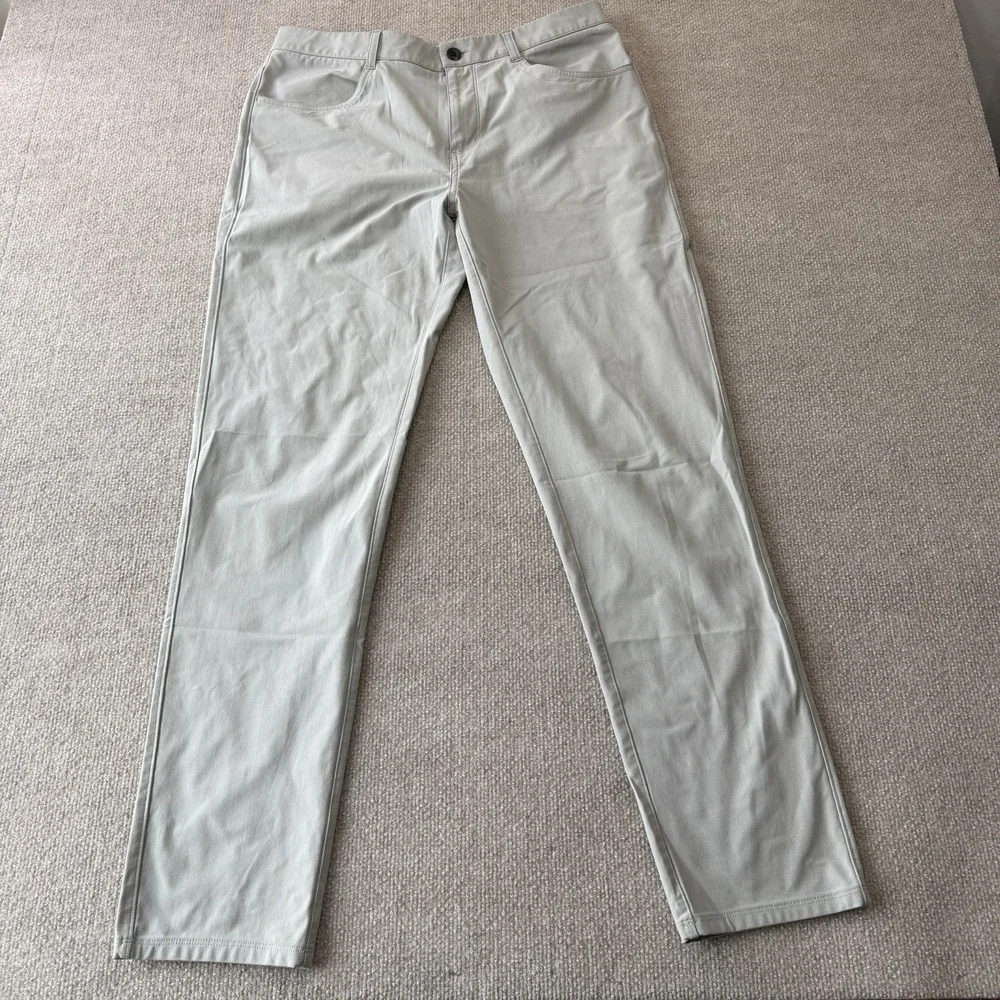 Vuori Men's Cascade Tech Chino Pants Fog Gray Size 33